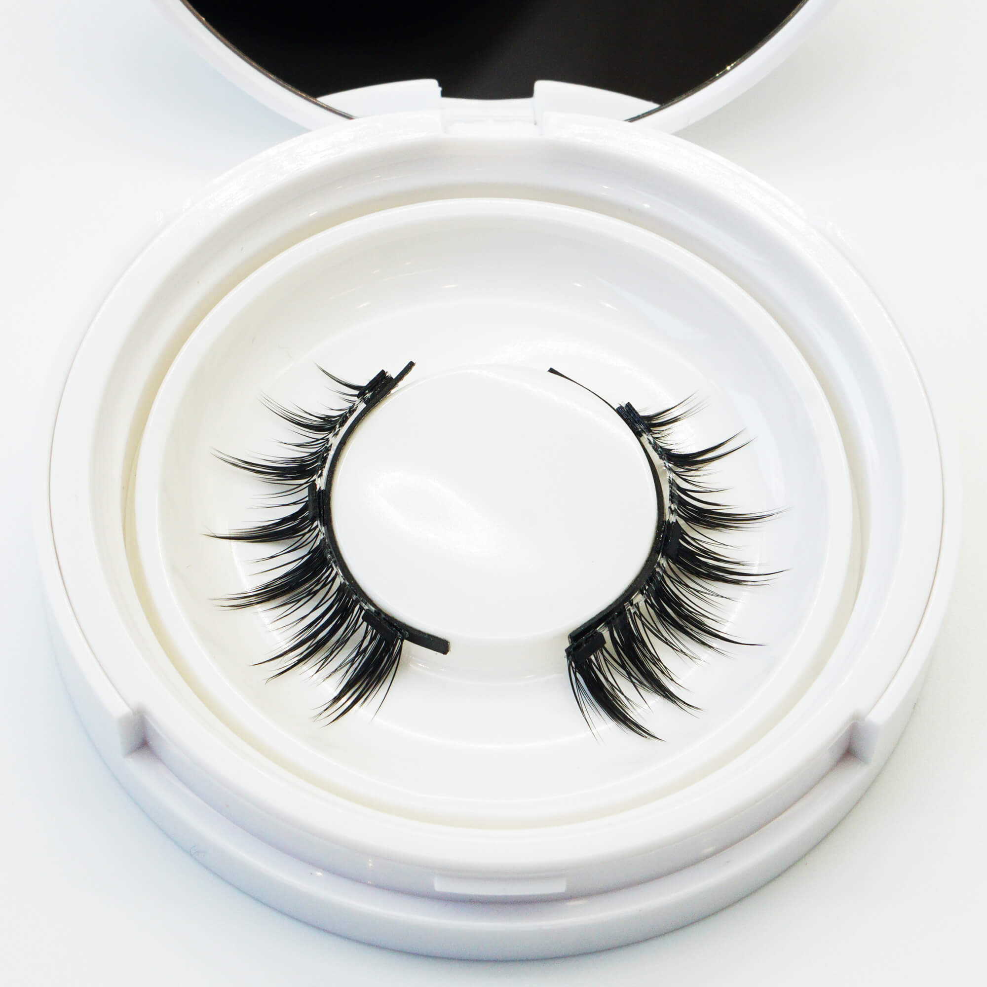 Wispy Cat-Eye Magnetic Eyelashes without Eyeliner