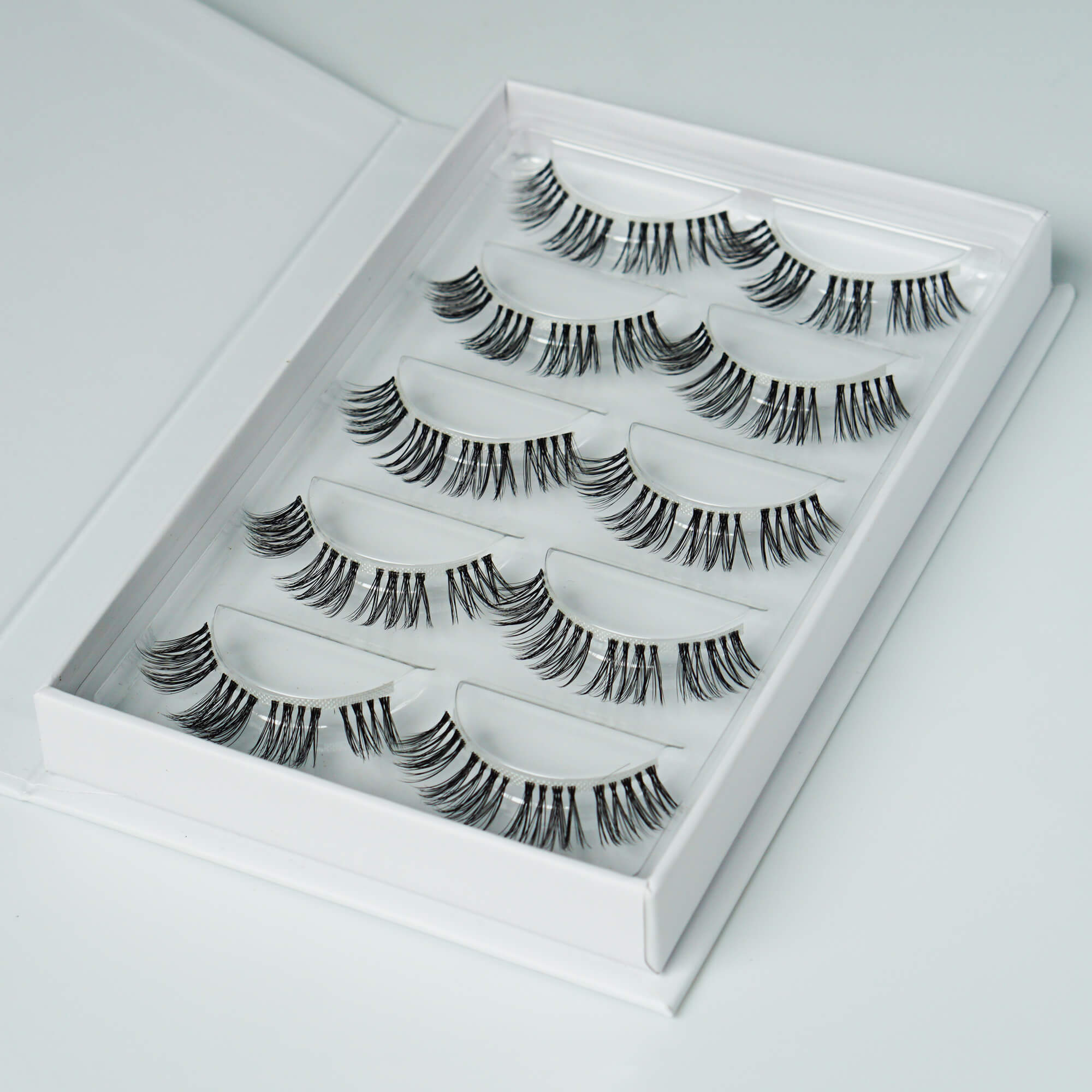 Glamorous Cat-Eye Natural Volume DIY Pre-Cut Cluster Lashes