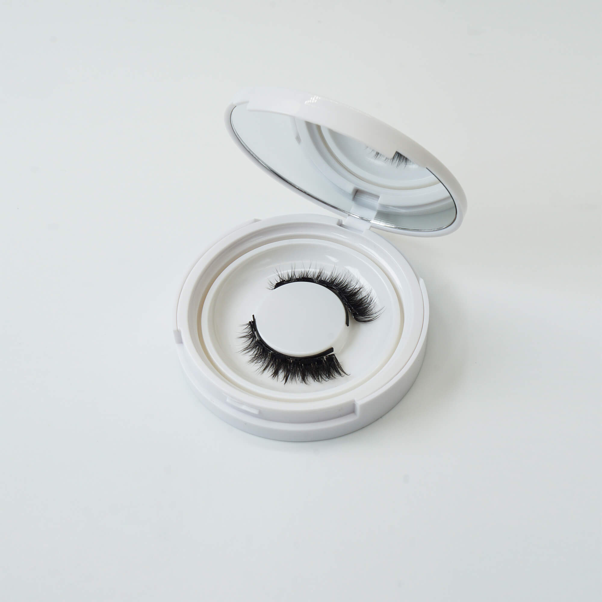 Cat-Eye Full Volume Magnetic Eyelashes without Eyeliner