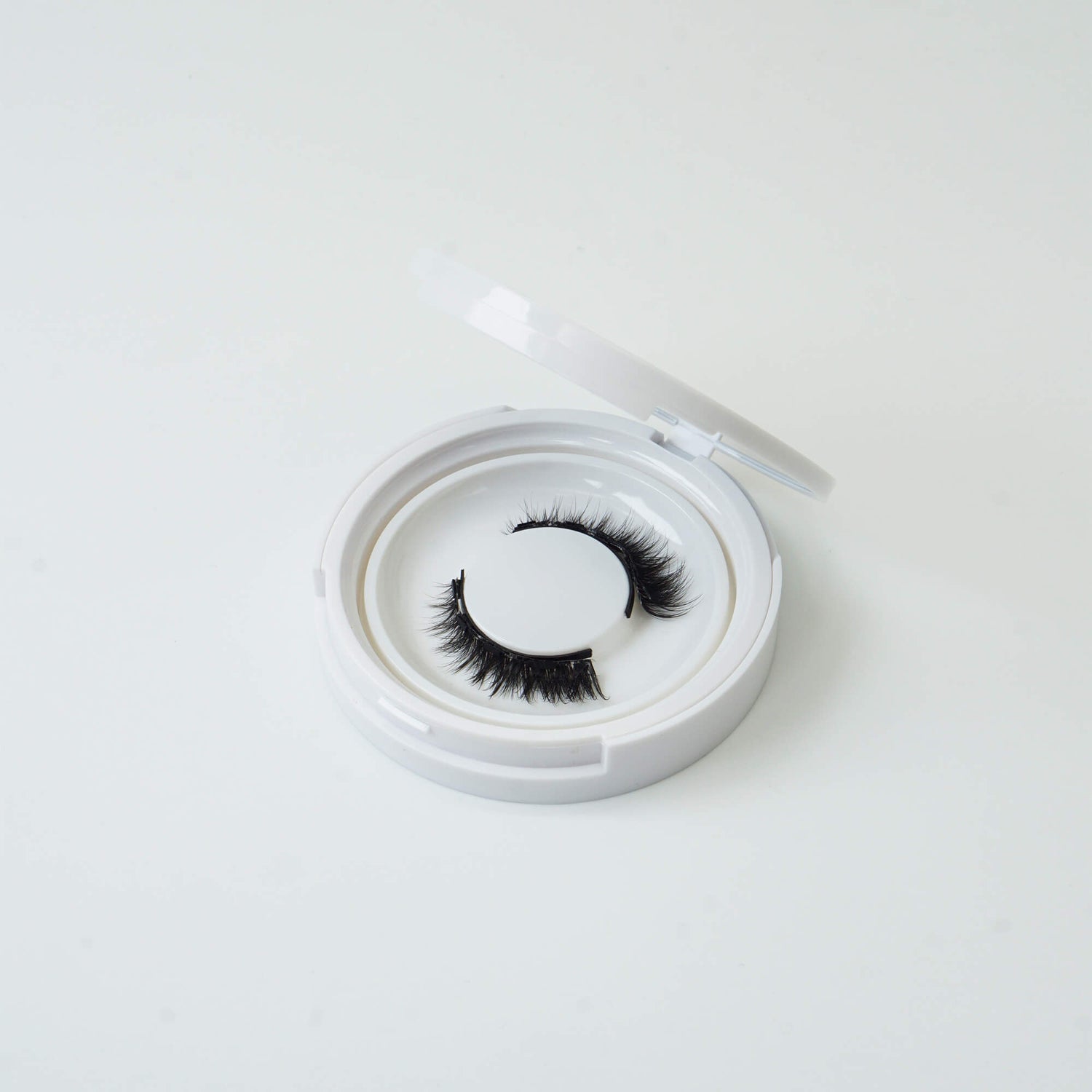 Cat-Eye Full Volume Magnetic Eyelashes without Eyeliner